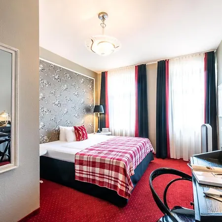 Wuerzburger Hof **** Hotel